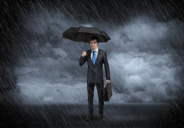 Jovem empresário com guarda-chuva — Fotografia de Stock