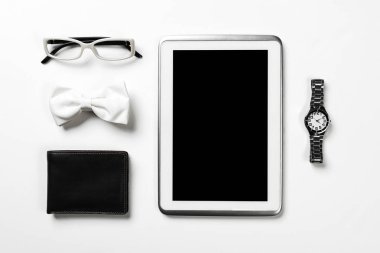 Erkek aksesuarları ve tablet 
