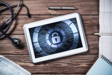 Doktorlar işyeri beyaz tablet ile 