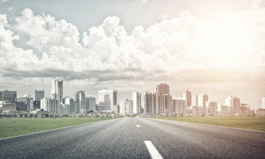 Büyük şehre giden yol