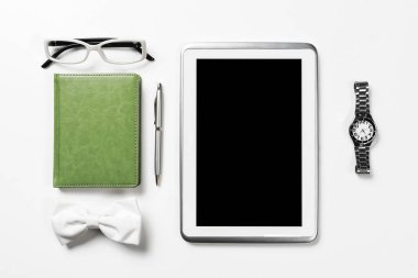 Erkek aksesuarları ve tablo