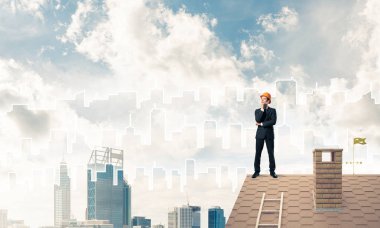 Takım elbiseli genç işadamı