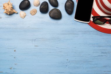 Hasır şapka güneş gözlüğü smartphone 