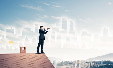 Takım elbiseli genç işadamı