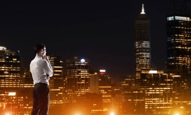 Gece parlayan city ile ilgilenen iş adamı