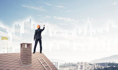 Takım elbiseli genç işadamı