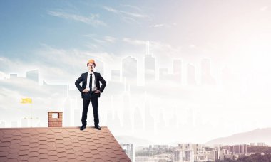 Takım elbiseli genç işadamı