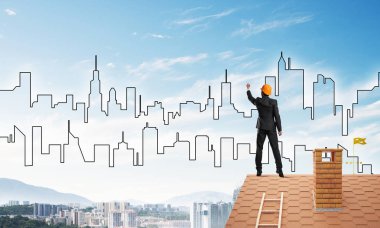 Mühendis adam arka ayakta