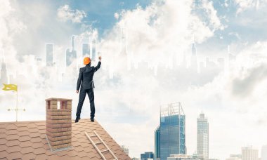 Mühendis adam arka ayakta