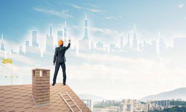 Mühendis adam arka ayakta