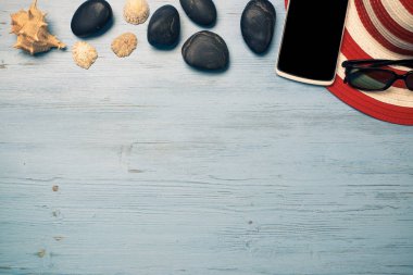 Hasır şapka güneş gözlüğü smartphone 