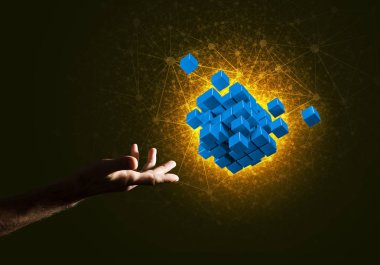 küp şekil tutan adam el