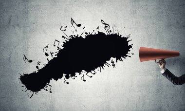 adam trompet yapma duyuruda