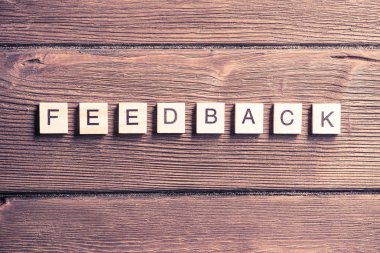 harflerle ahşap öğeleri