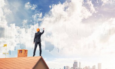 Mühendis adam arka ayakta