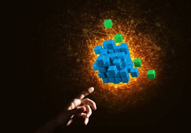 küp şekil tutan adam el