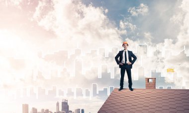 Takım elbiseli genç işadamı