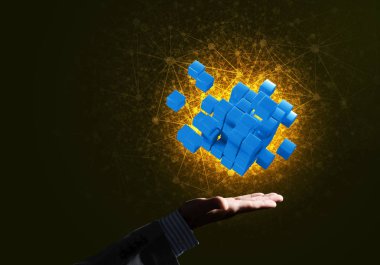 küp şekil tutan işadamı el