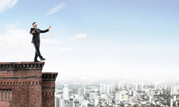 Geschäftsmann mit Augenbinde — Stockfoto