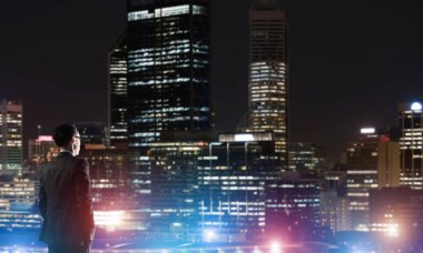 Gece parlayan city ile ilgilenen iş adamı