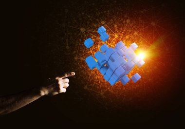 küp şekil tutan adam el