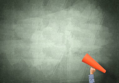 adam trompet yapma duyuruda