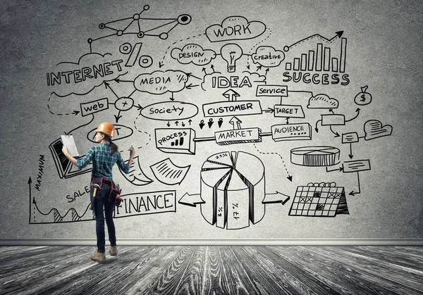 Engineer woman in hardhat — Stock Photo, Image