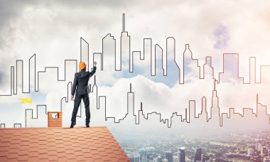 Mühendis adam arka ayakta 