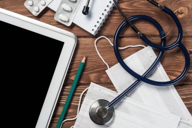 Doktorlar ahşap masa 