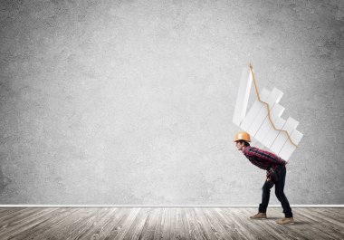 Mühendis ilerleme grafiği taşıyor