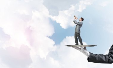  Garson tepsi adam sunulması