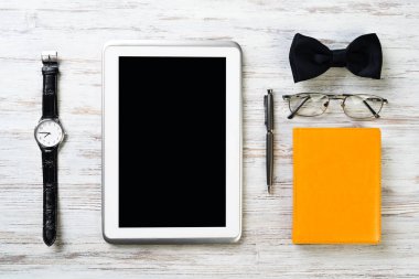 Beyefendi aksesuarları ve tablet