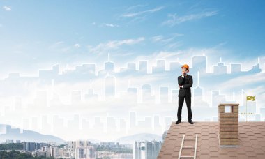 Takım elbiseli genç işadamı 