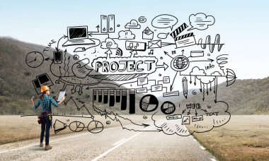 Mühendis kadın arkadan görünüm 