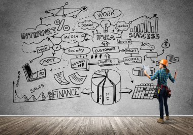 Mühendis kadın arkadan görünüm 