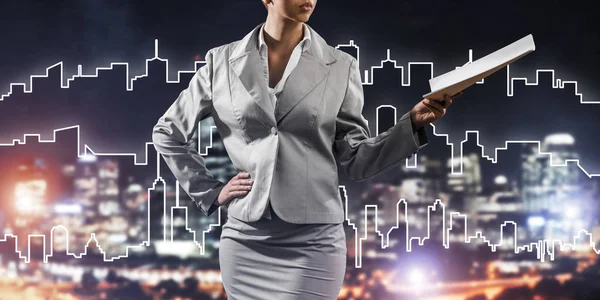Businesswoman against night cityscape background — Stock Photo, Image