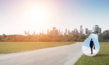 işkadını ampul içinde sıkışmış 