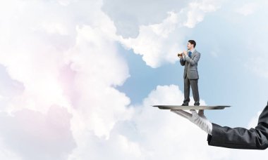  Garson tepsi adam sunulması