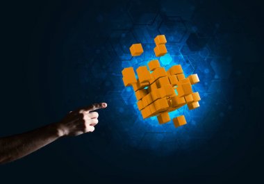 küp hatlarıma gösteren erkek ele