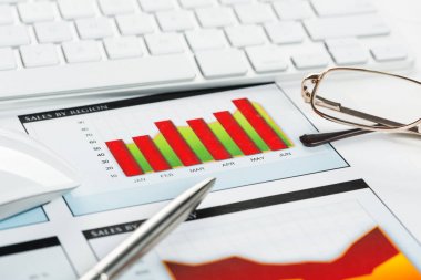 Ortalama satış raporu hazırlanıyor