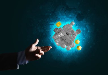 küp hatlarıma gösteren erkek ele