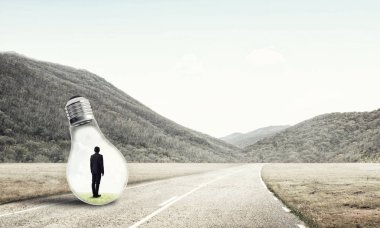 işadamı ampul içinde sıkışmış