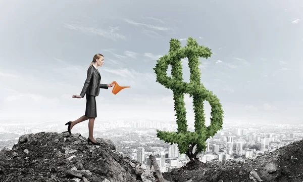 Genç çekici işkadını sulama tesisi 