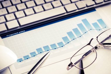 Ortalama satış raporu hazırlanıyor