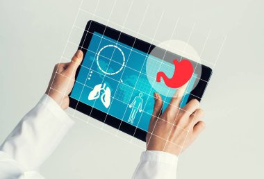 Tablet pc aygıtı doktorun elinde