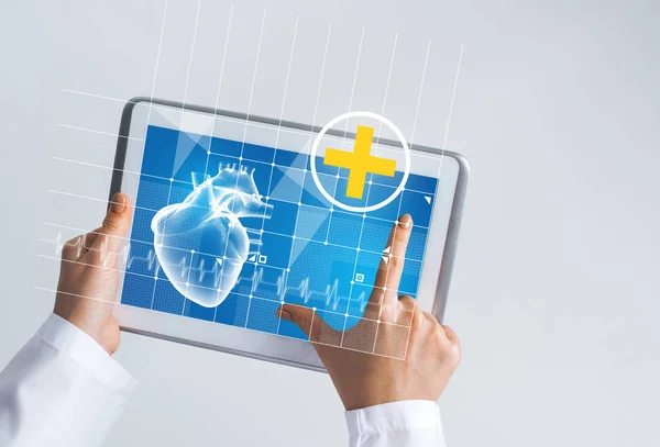 Tablet pc device in hands of doctor — Stock Photo, Image