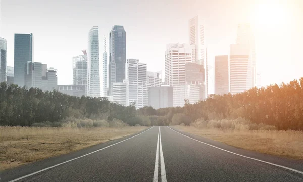 Road to big city concept — Stock Photo, Image