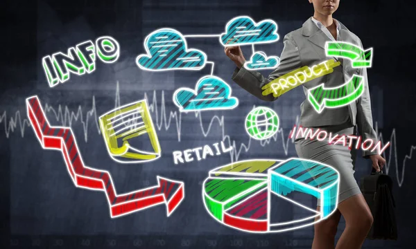 Zakenvrouw tekening kleurrijke diagrammen — Stockfoto