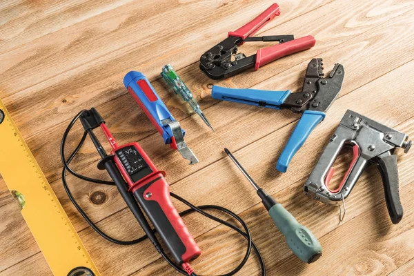 Instrumentos sobre mesa de madera — Foto de Stock