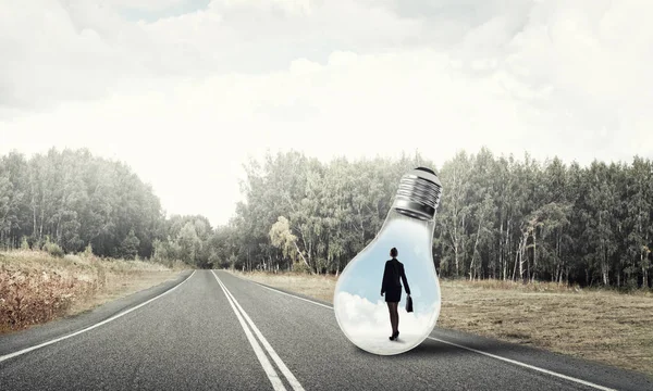 işkadını ampul içinde sıkışmış 